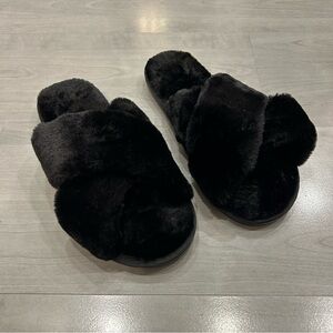Women’s Black Plush Cross Strap Slide Slippers US 9–10 EU 40–41
